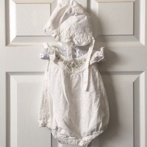 Eyelet bubble with bonnet